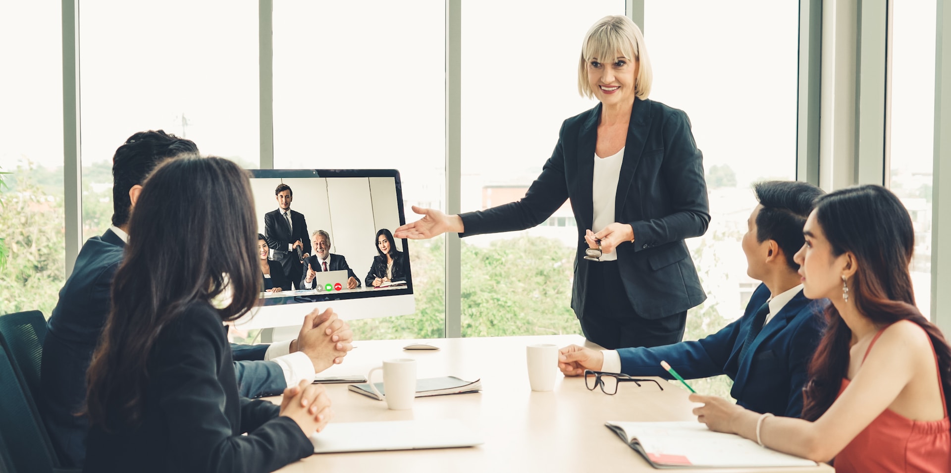 Question-Based Selling for Training Companies Using a B2B LMS